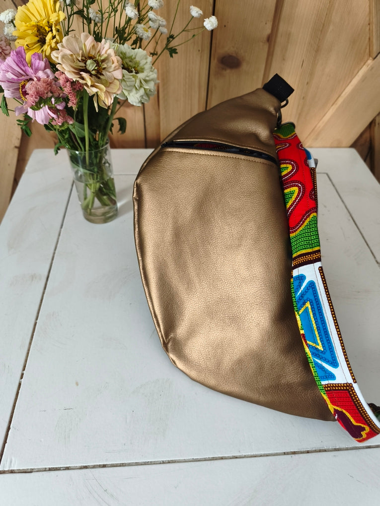 Sac banane en simili cuir mordoré  et wax Mlle Karapas