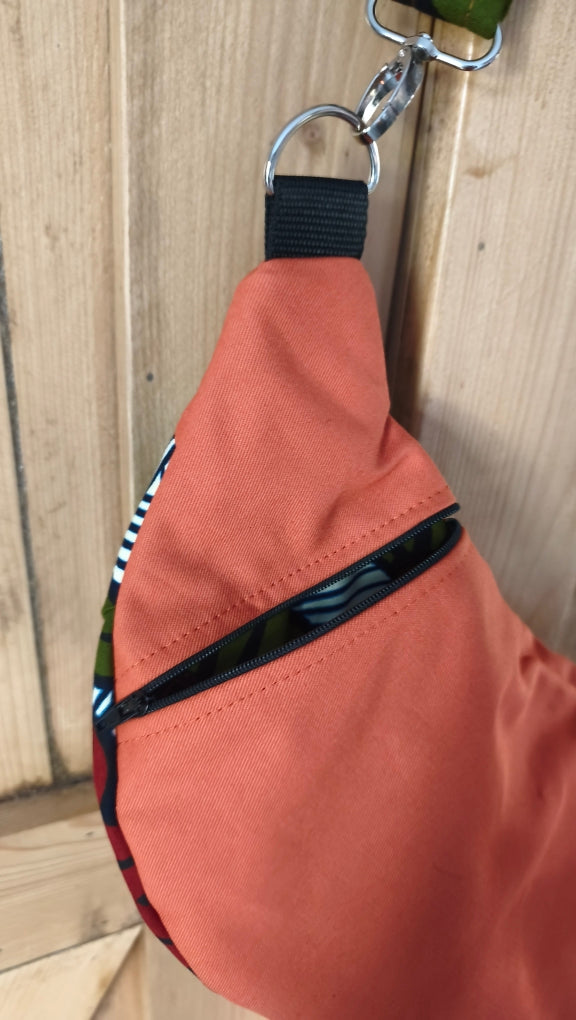 Sac banane en toile de coton terracotta et wax Mlle Karapas