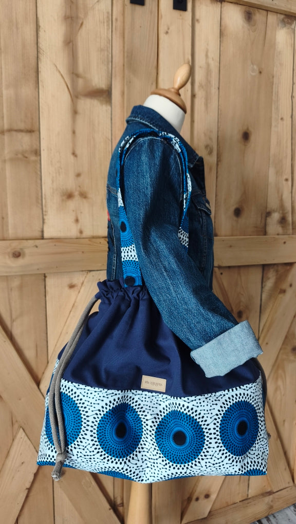 Maxi sac pochon en toile de coton bleu et Wax Mlle Karapas
