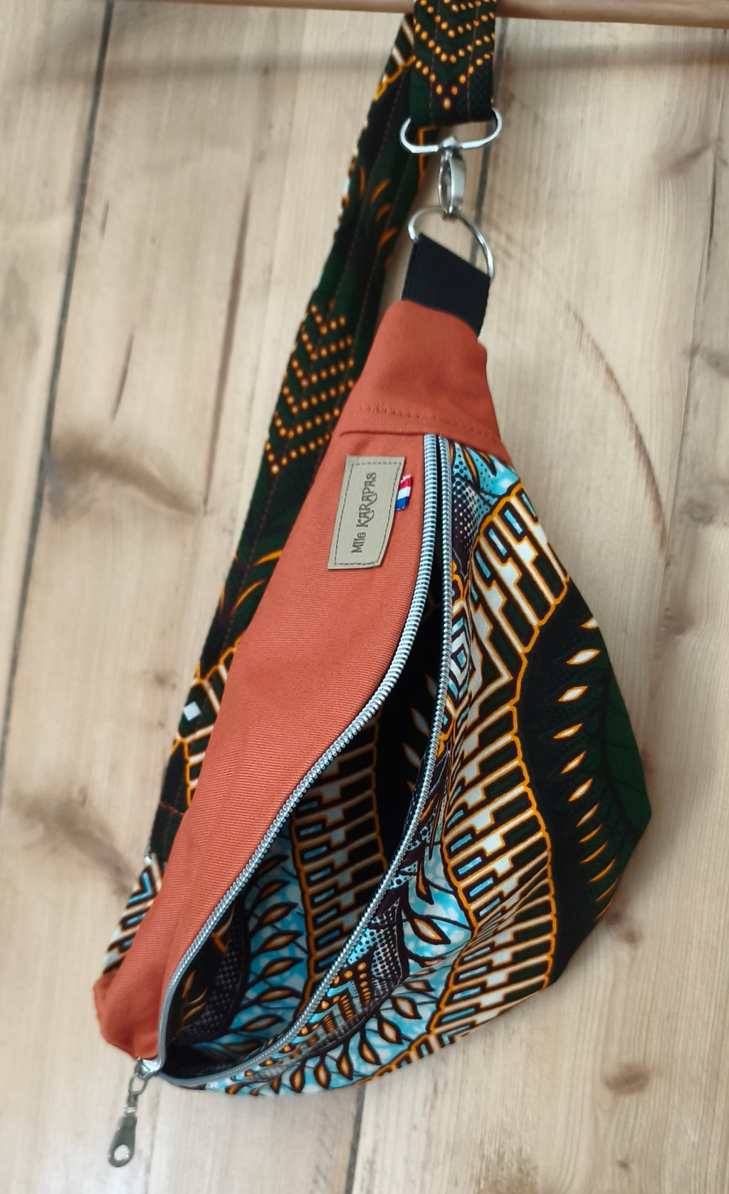 banane en toile de coton terracotta  et wax Mlle Karapas