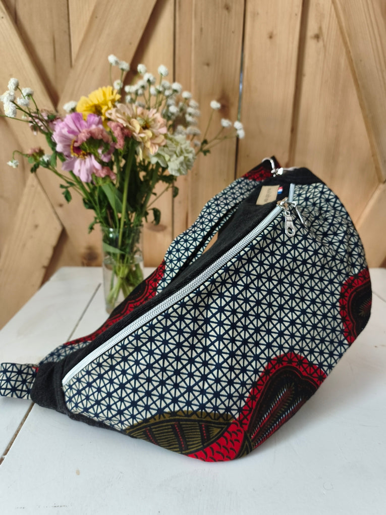Sac banane en jeans noir  recyclé et wax Mlle Karapas