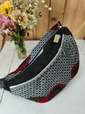 Sac banane en jeans noir  recyclé et wax Mlle Karapas