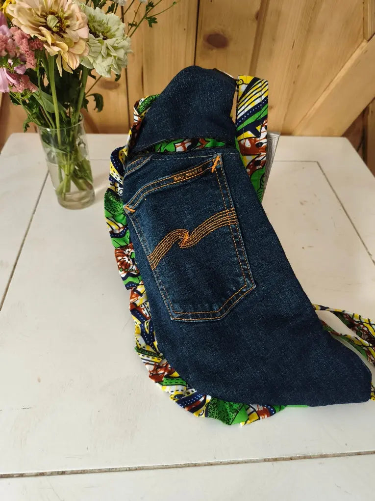 Sac banane en jean recyclé et wax Mlle Karapas