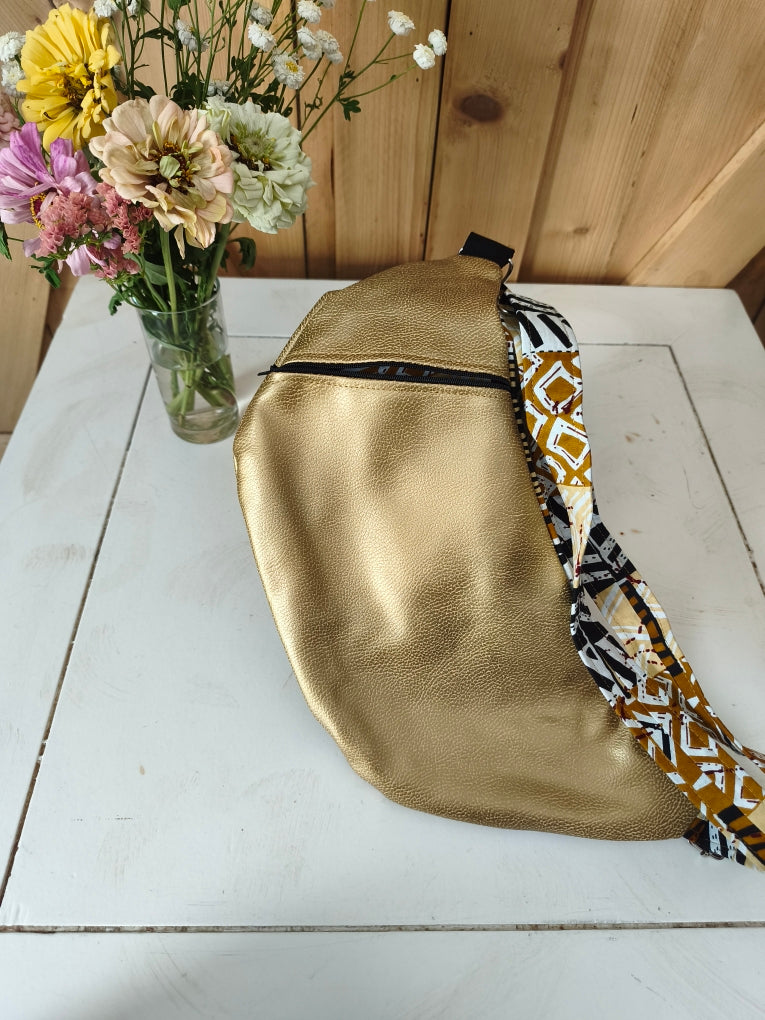 Sac banane en simili cuir doré et wax beige Mlle Karapas