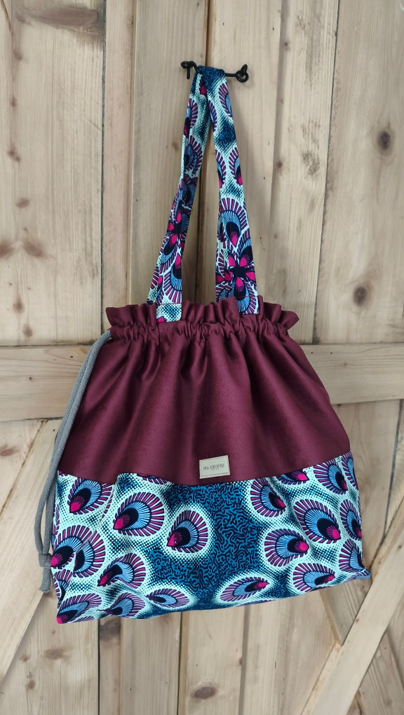 Maxi sac pochon en velours ras bordeaux et wax plume de paon– Fait main – Mlle Karapas Mlle Karapas