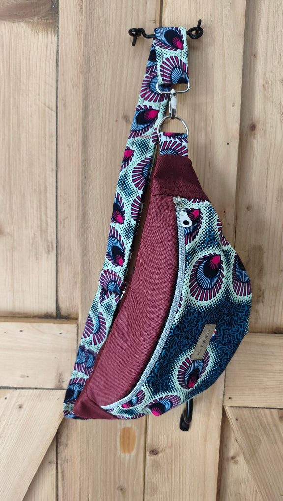 Sac banane en velours ras bordeaux et wax paon – Petit modèle – Mlle Karapas Mlle Karapas