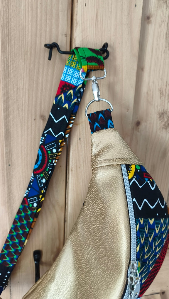 Sac banane en simili cuir doré et wax patchwork – Fait main – Mlle Karapas Mlle Karapas