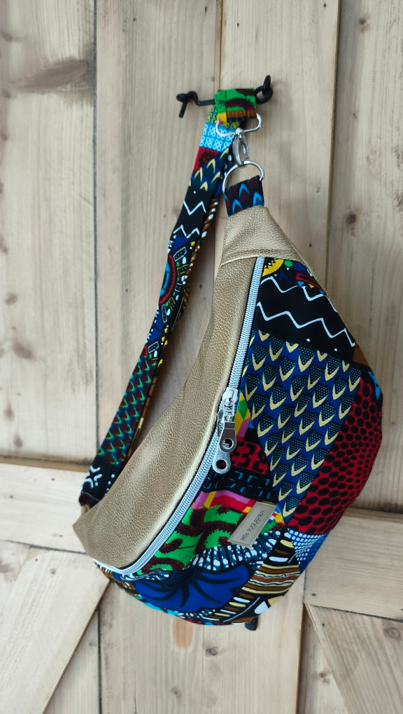 Sac banane en simili cuir doré et wax patchwork – Fait main – Mlle Karapas Mlle Karapas