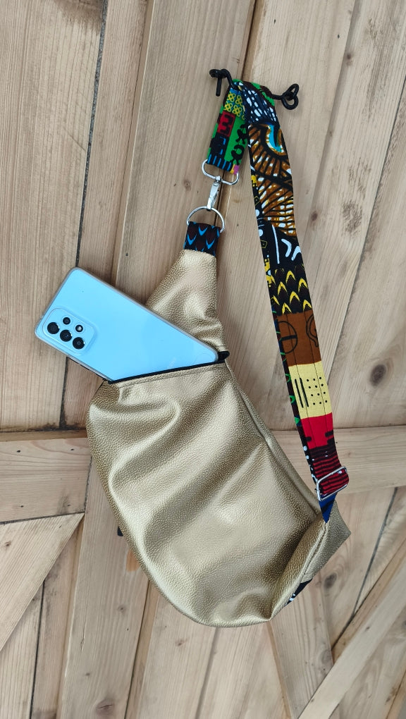 Sac banane en simili cuir doré et wax patchwork – Fait main – Mlle Karapas Mlle Karapas