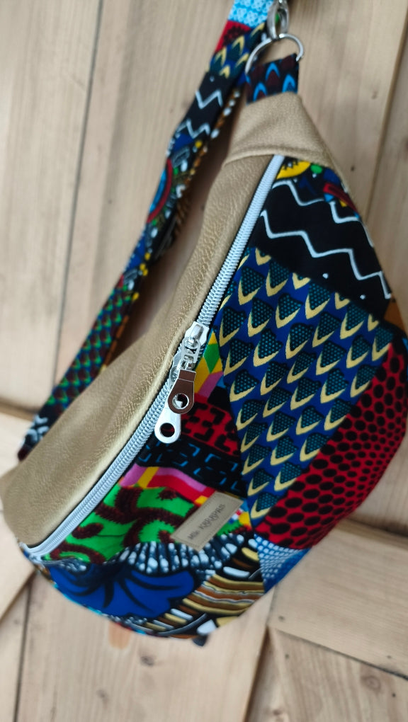 Sac banane en simili cuir doré et wax patchwork – Fait main – Mlle Karapas Mlle Karapas