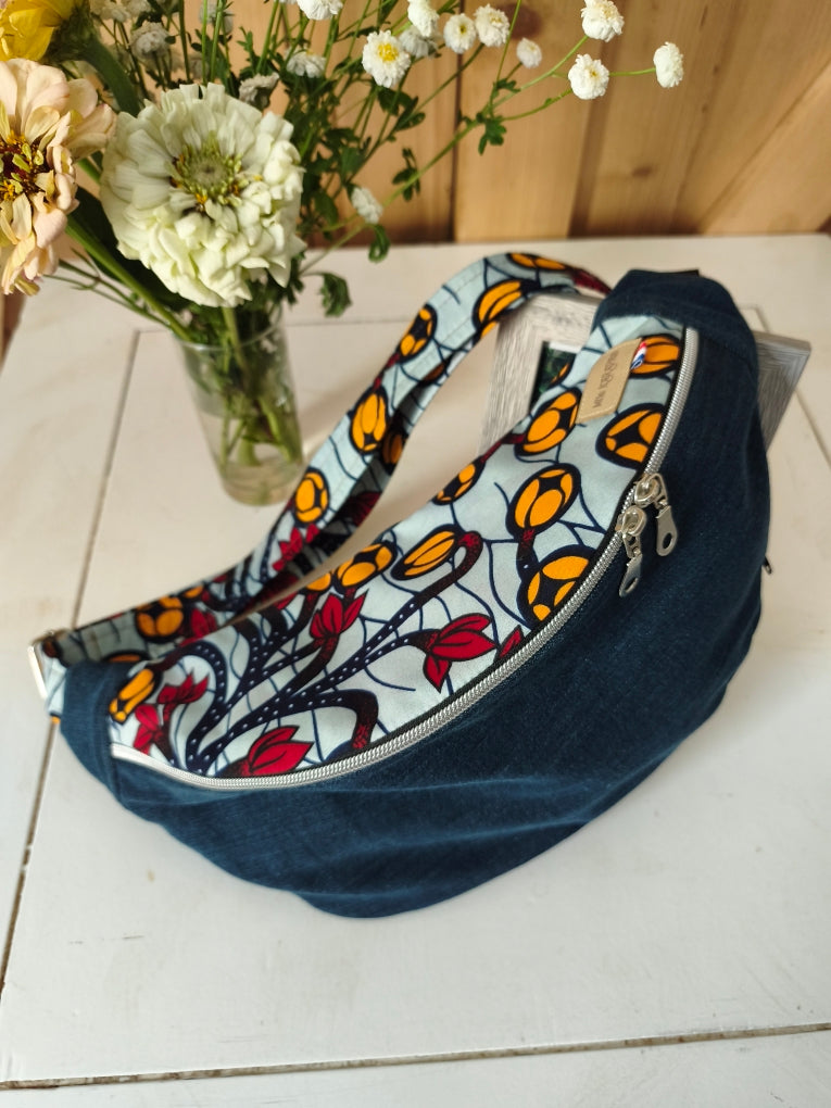 Sac banane en jeans recyclé et wax Mlle Karapas