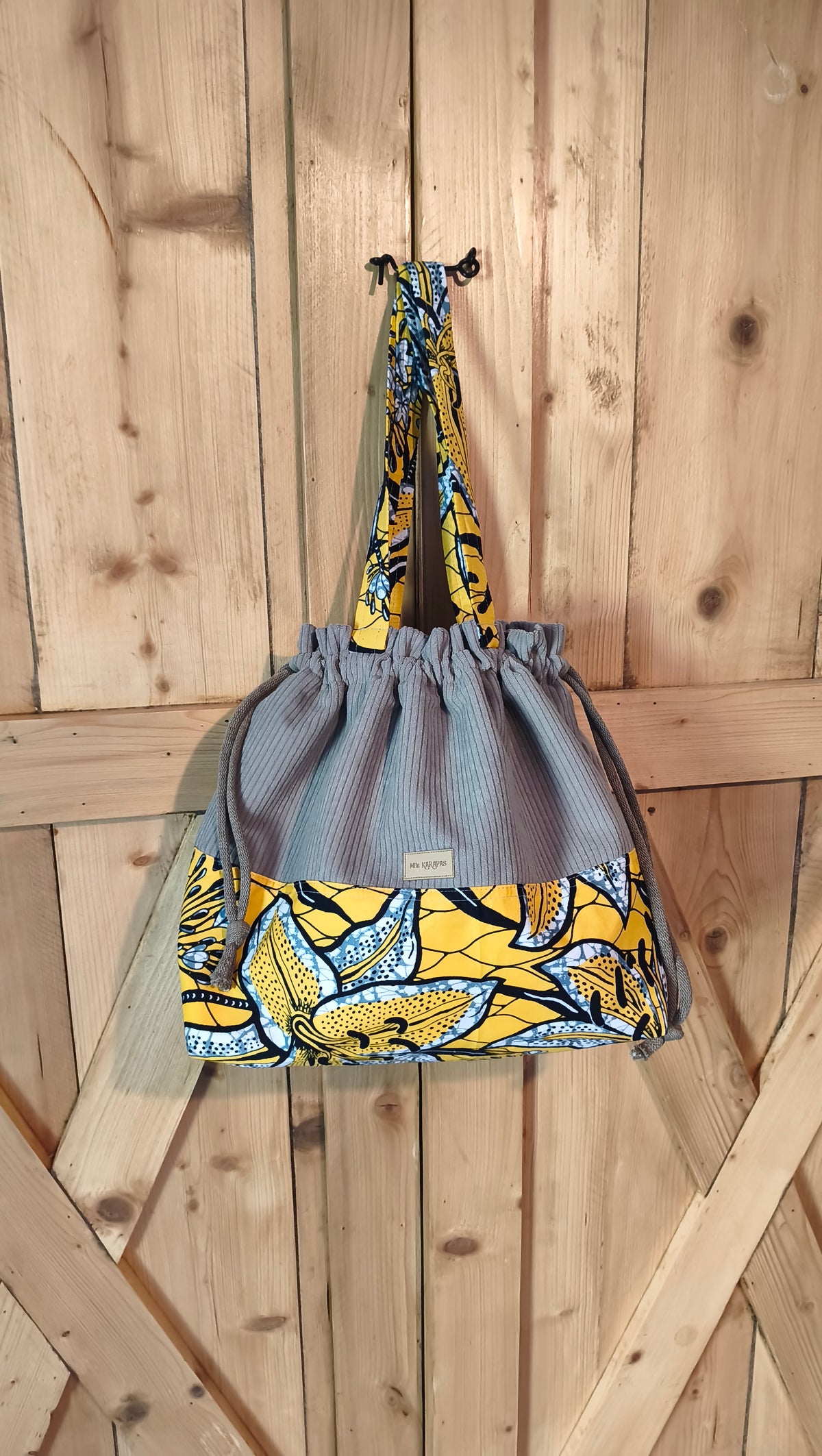 Maxi sac pochon en velours ras bordeaux et wax plume de paon– Fait main – Mlle Karapas (Copie) Mlle Karapas