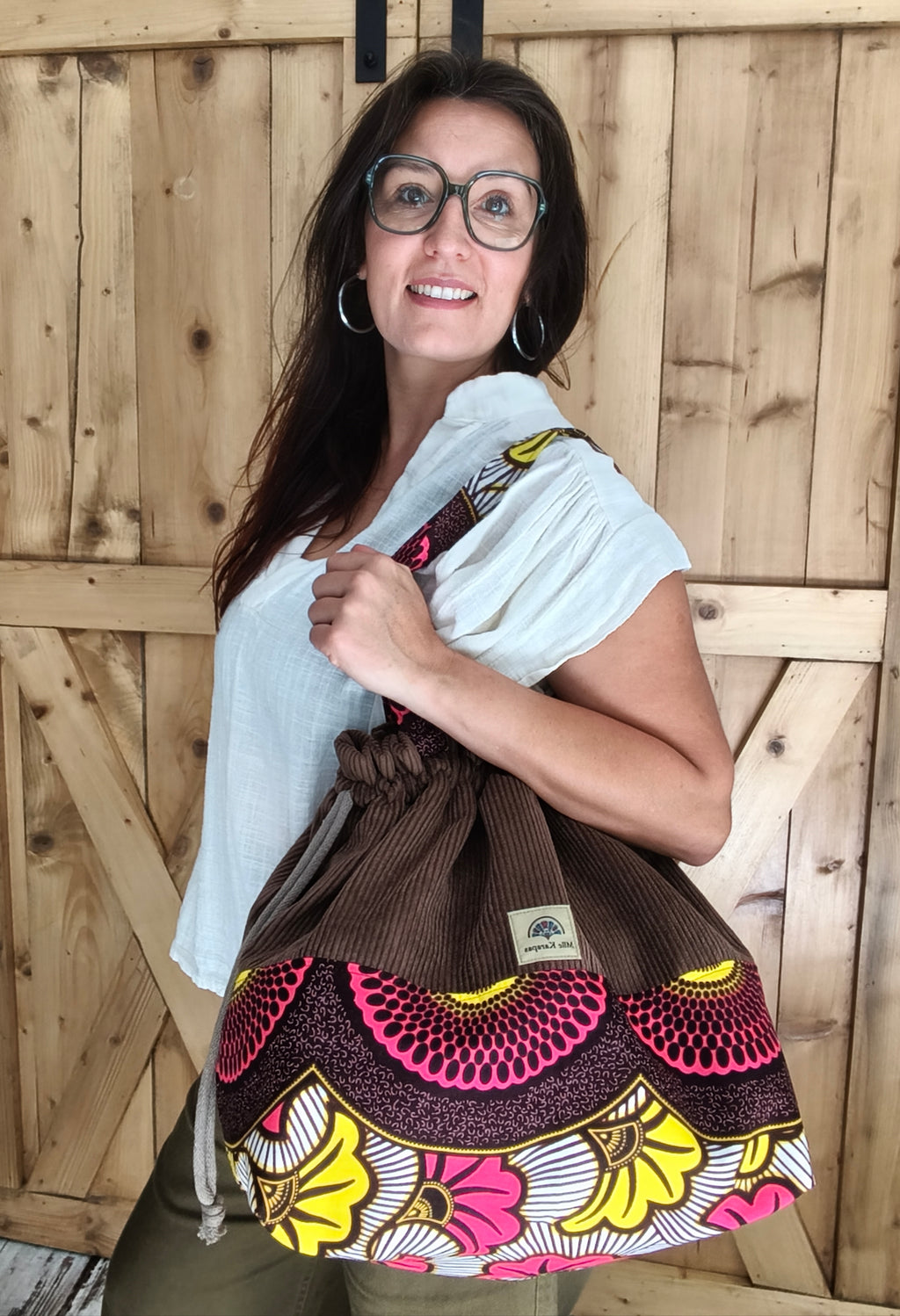 Maxi sac pochon en velours côtelé marron et wax  – Fait main – Mlle Karapas Mlle Karapas