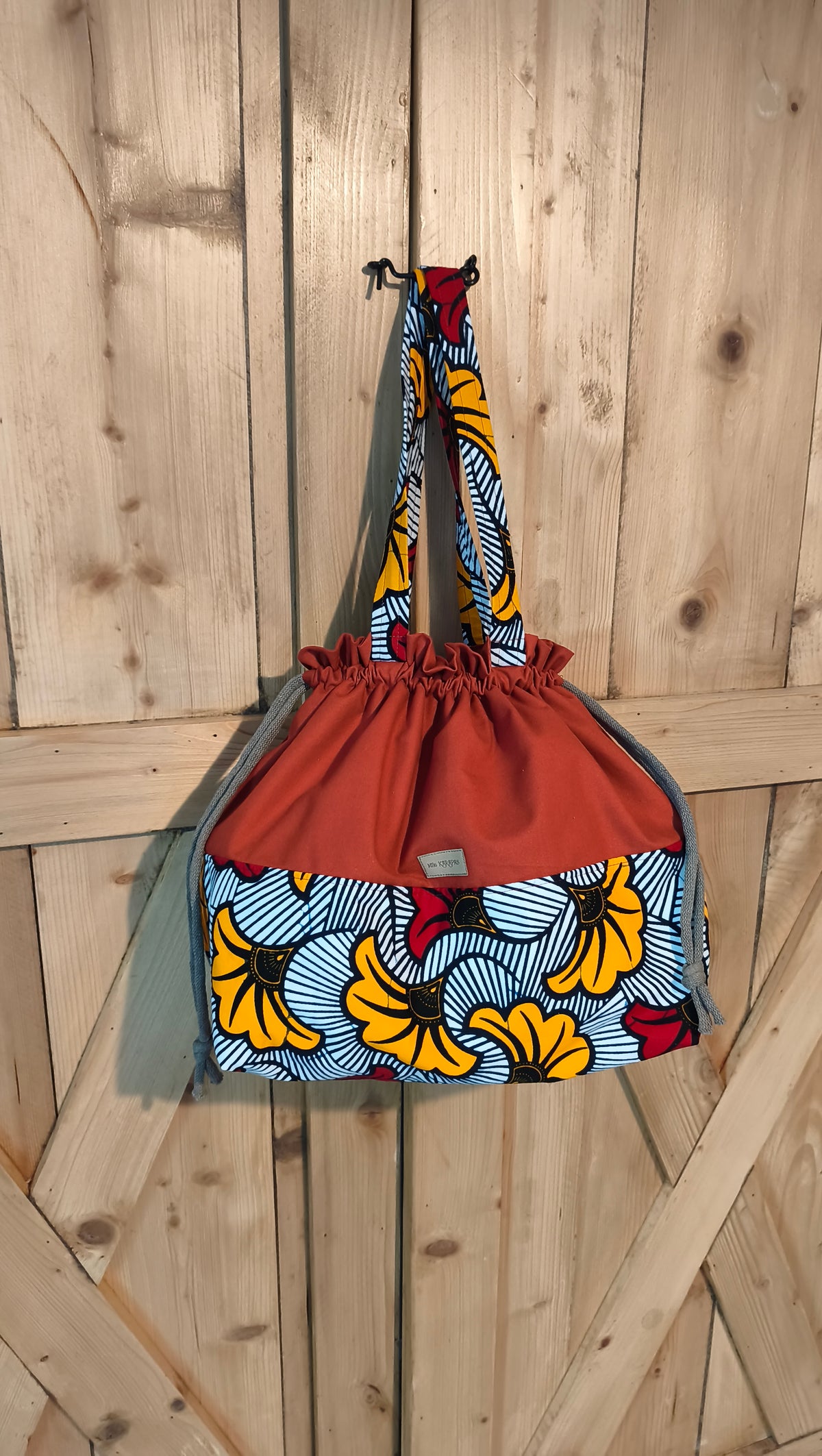 Maxi sac pochon en toile de coton terracotta et wax – Fait main – Mlle Karapas Mlle Karapas