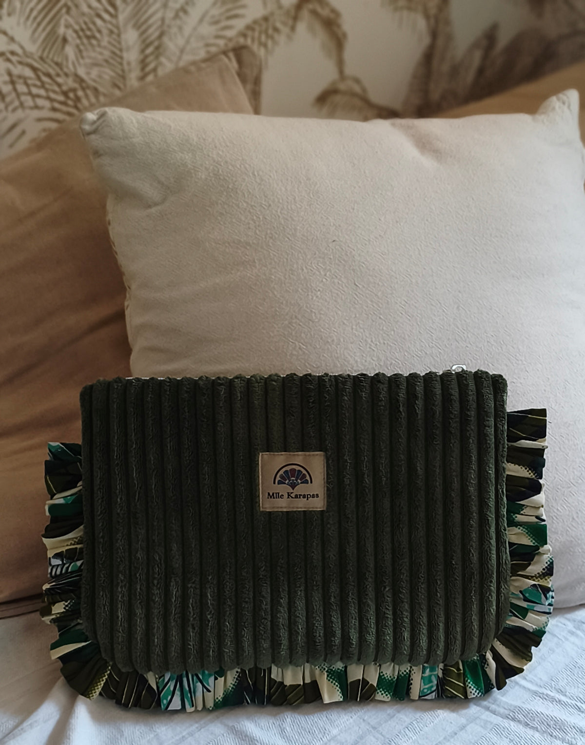 La Pochette , grand modèle en velours côtelé kaki et wax