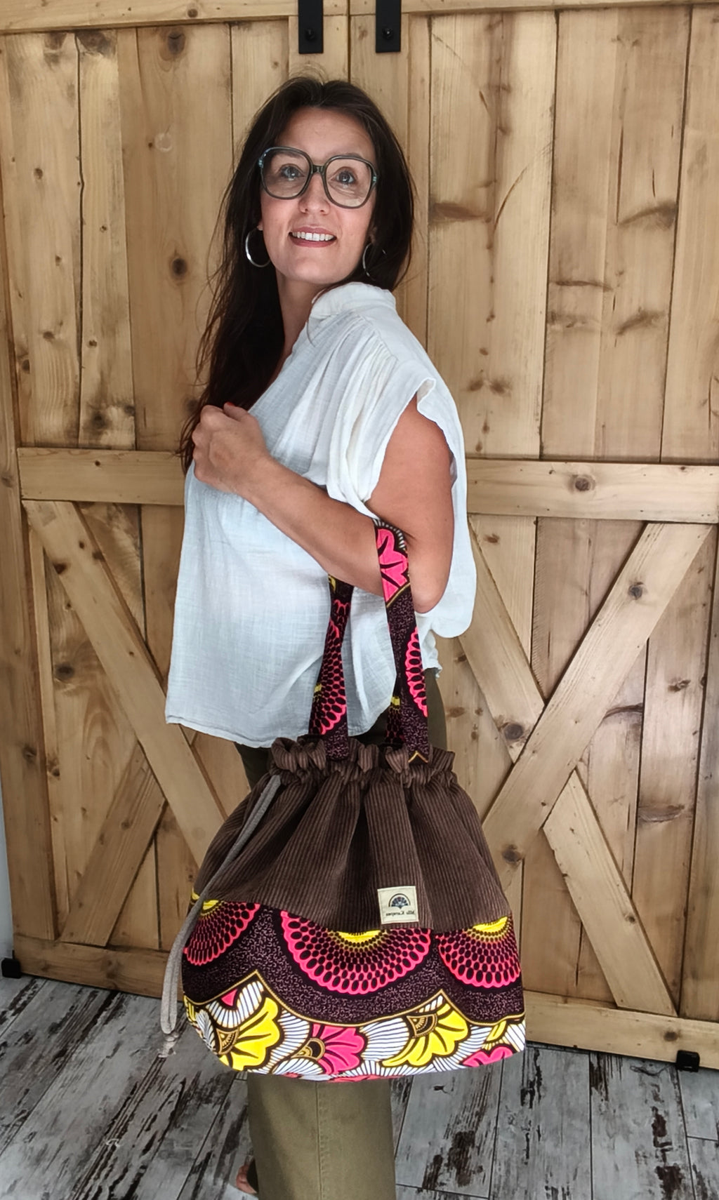 Maxi sac pochon en velours côtelé marron et wax  – Fait main – Mlle Karapas Mlle Karapas