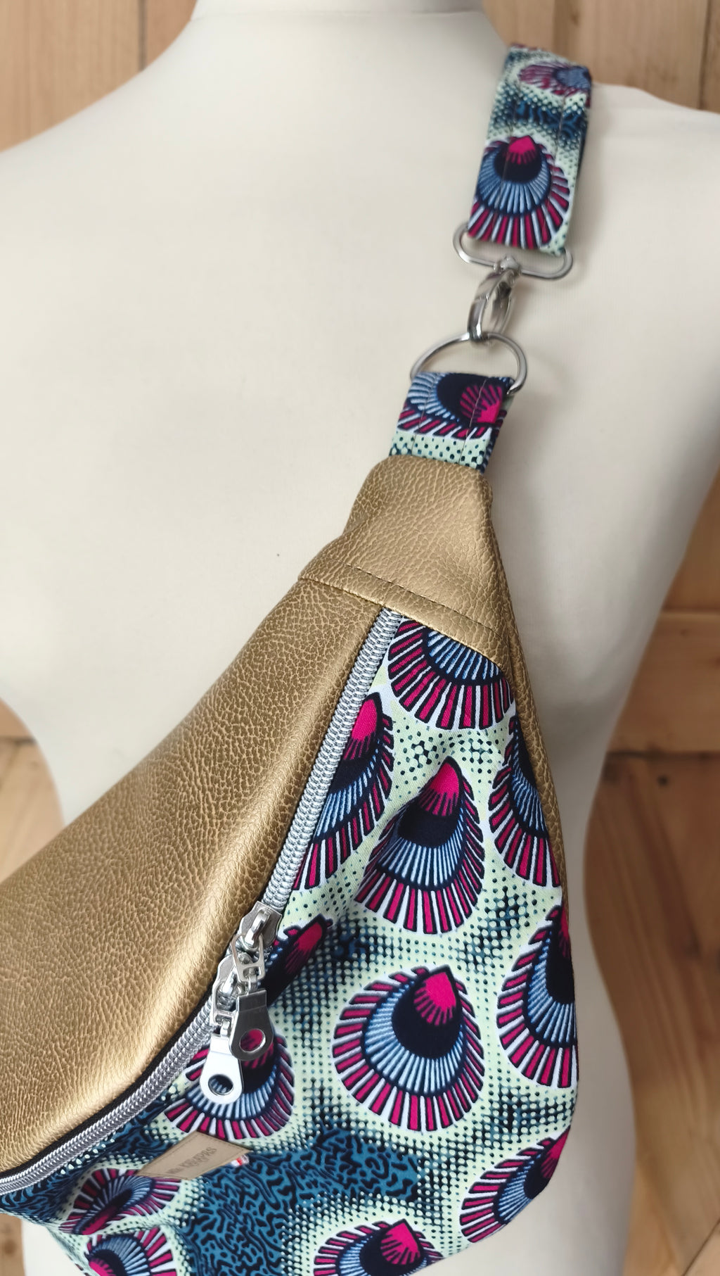 Sac banane en simili cuir doré ,commande personnalisée Mlle Karapas