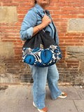 Maxi sac pochon en velours côtelé noir et wax bleu – Fait main – Mlle Karapas Mlle Karapas