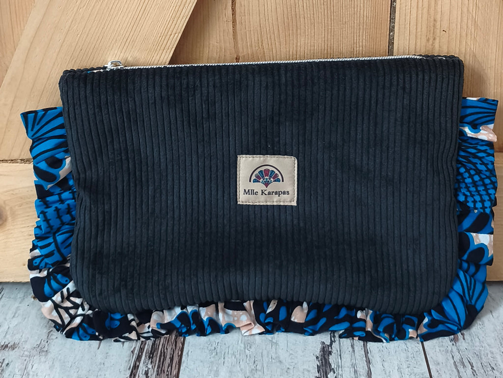 La Pochette , grand modèle en velours côtelé noir et wax Mlle Karapas
