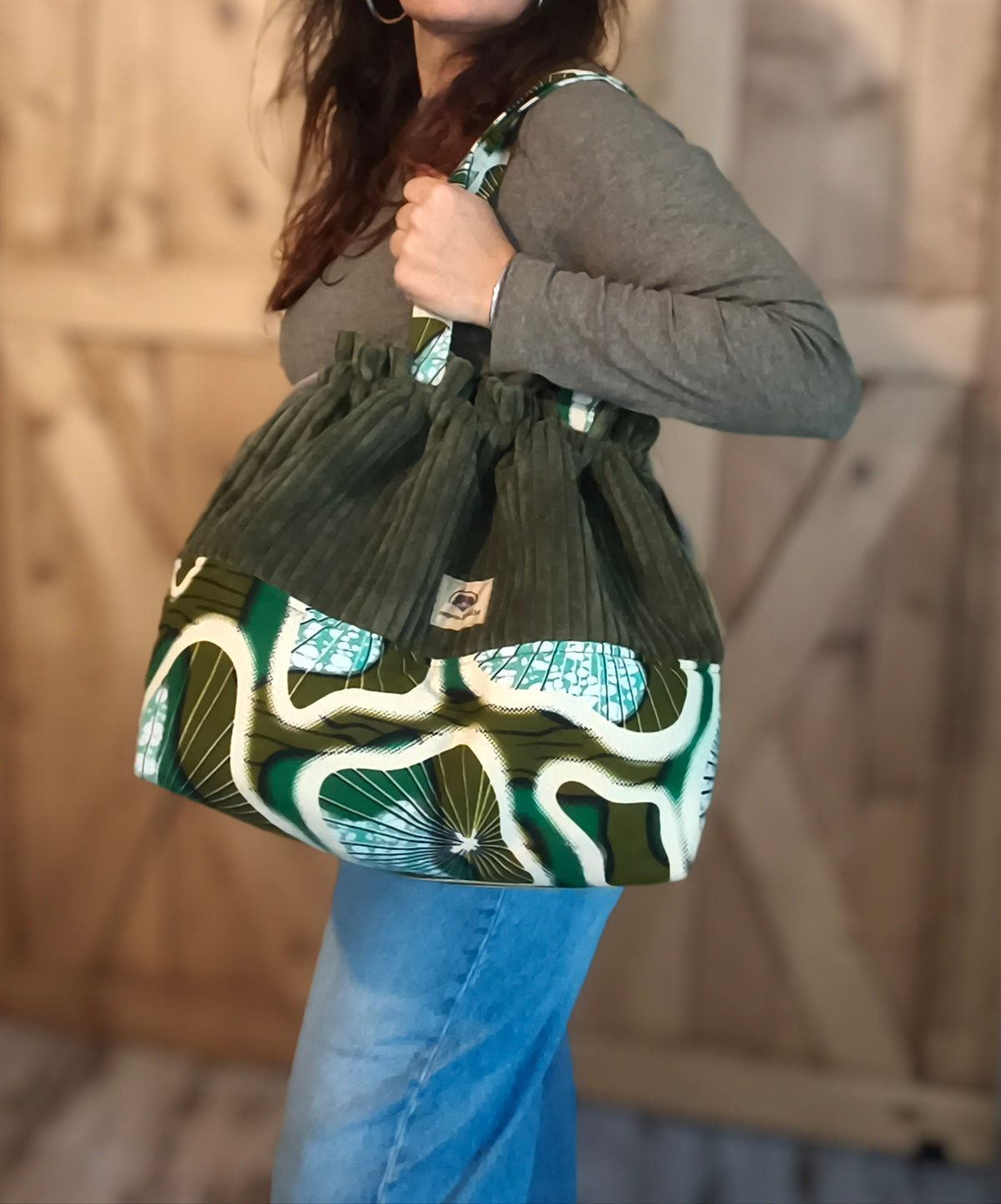 Maxi sac pochon en velours grosse côte kaki et wax  – Fait main – Mlle Karapas