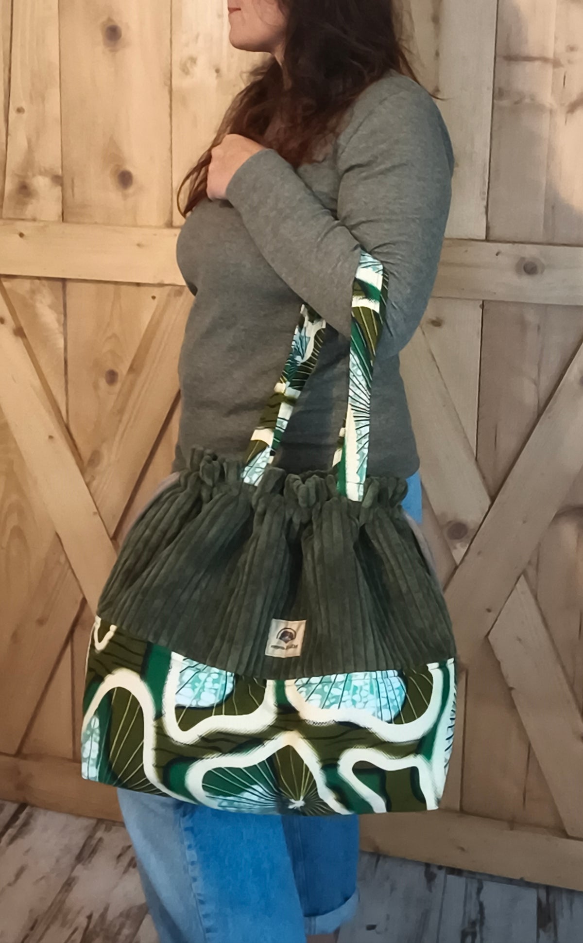 Maxi sac pochon en velours grosse côte kaki et wax  – Fait main – Mlle Karapas