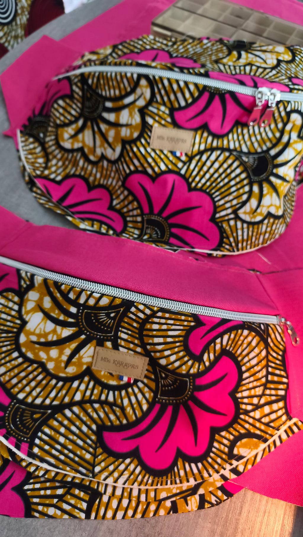 Sac banane en toile de coton et wax hibiscus– Petit modèle – Mlle Karapas Mlle Karapas