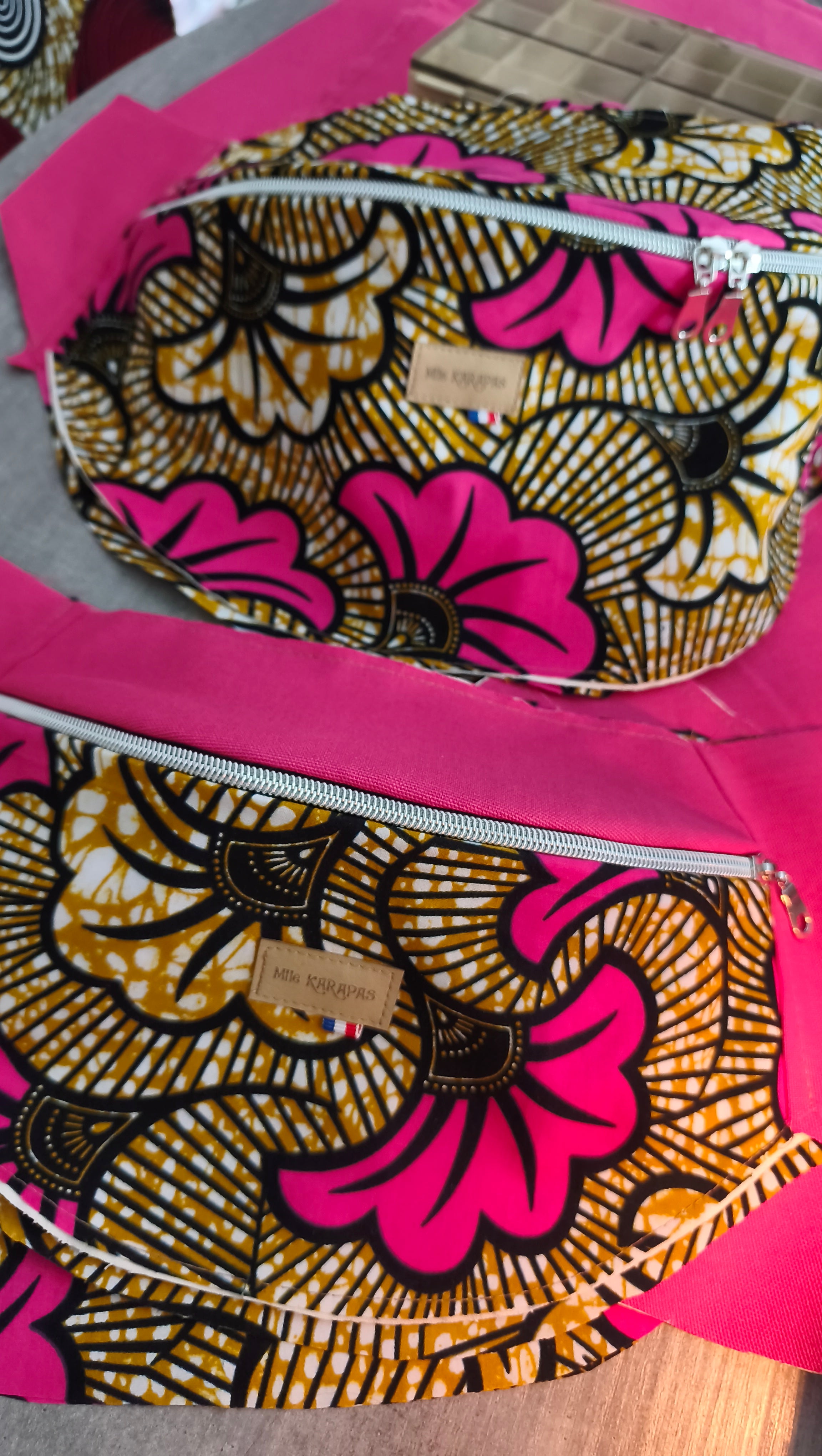Sac banane en toile de coton et wax hibiscus– Petit modèle – Mlle Karapas Mlle Karapas